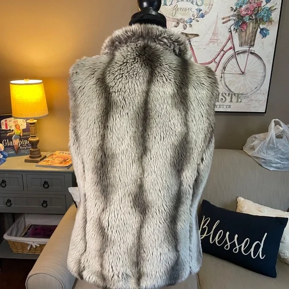 Kristen Blake, Reversible, faux fur vest, sz Med - Picture 5 of 12